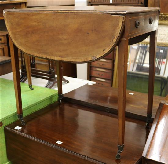 A George III mahogany Pembroke table with oval top W.80cm